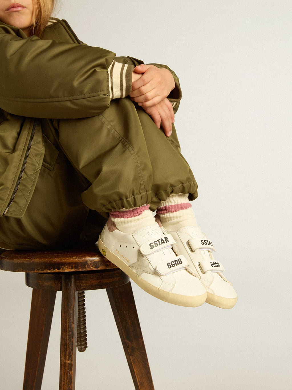 Junior Old School in leather with gray suede star and old rose heel tab| Golden Goose