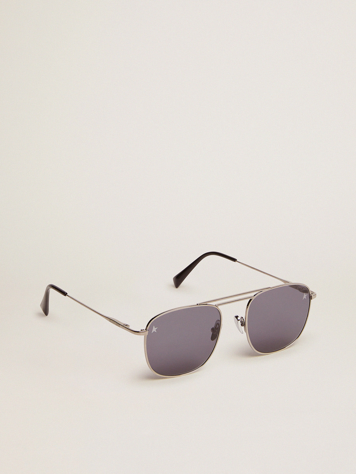 Roger aviator sunglasses with black frame and black lenses| Golden Goose