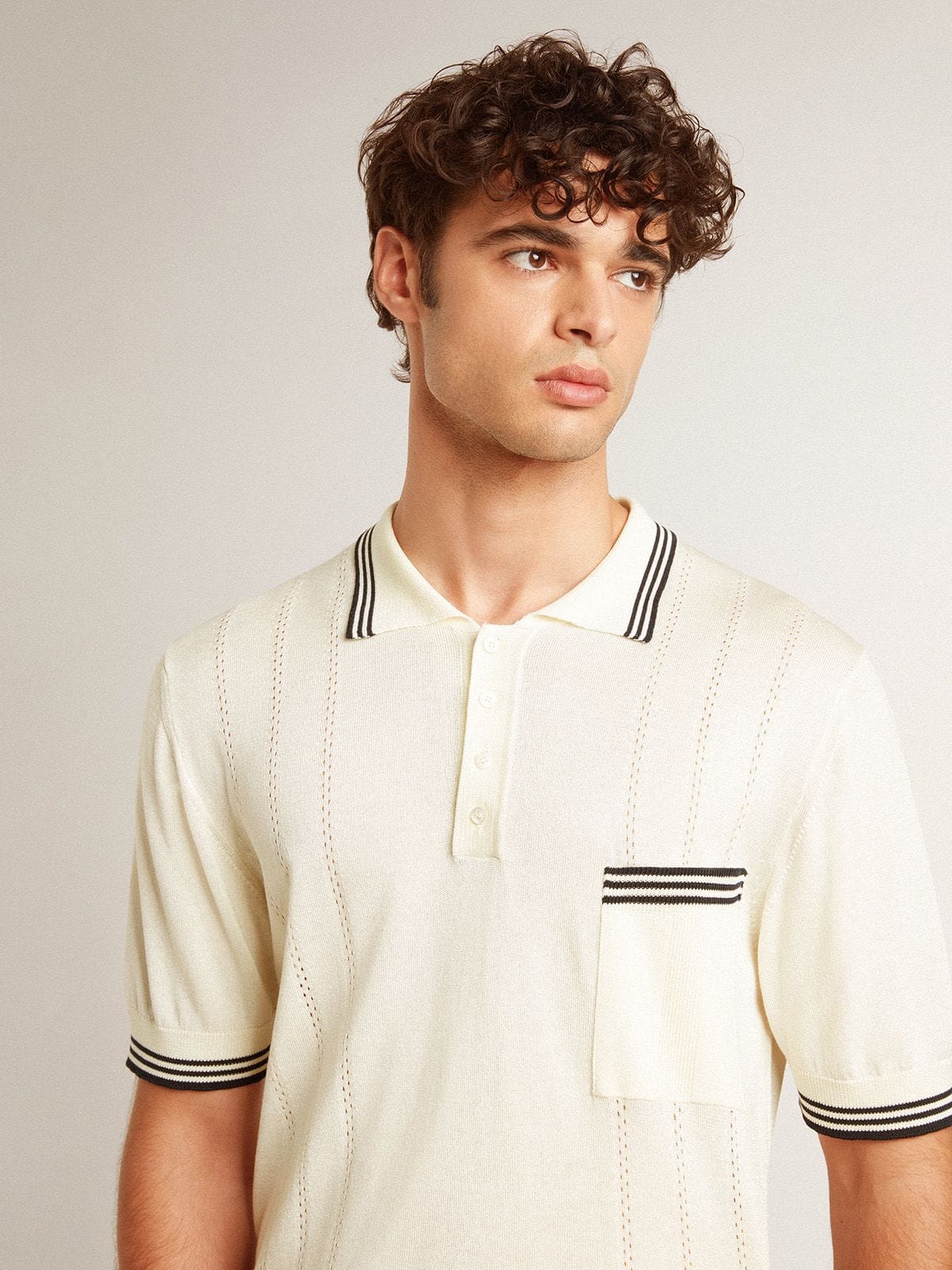 Men's worn-white knitted polo shirt with blue ribbing| Golden Goose