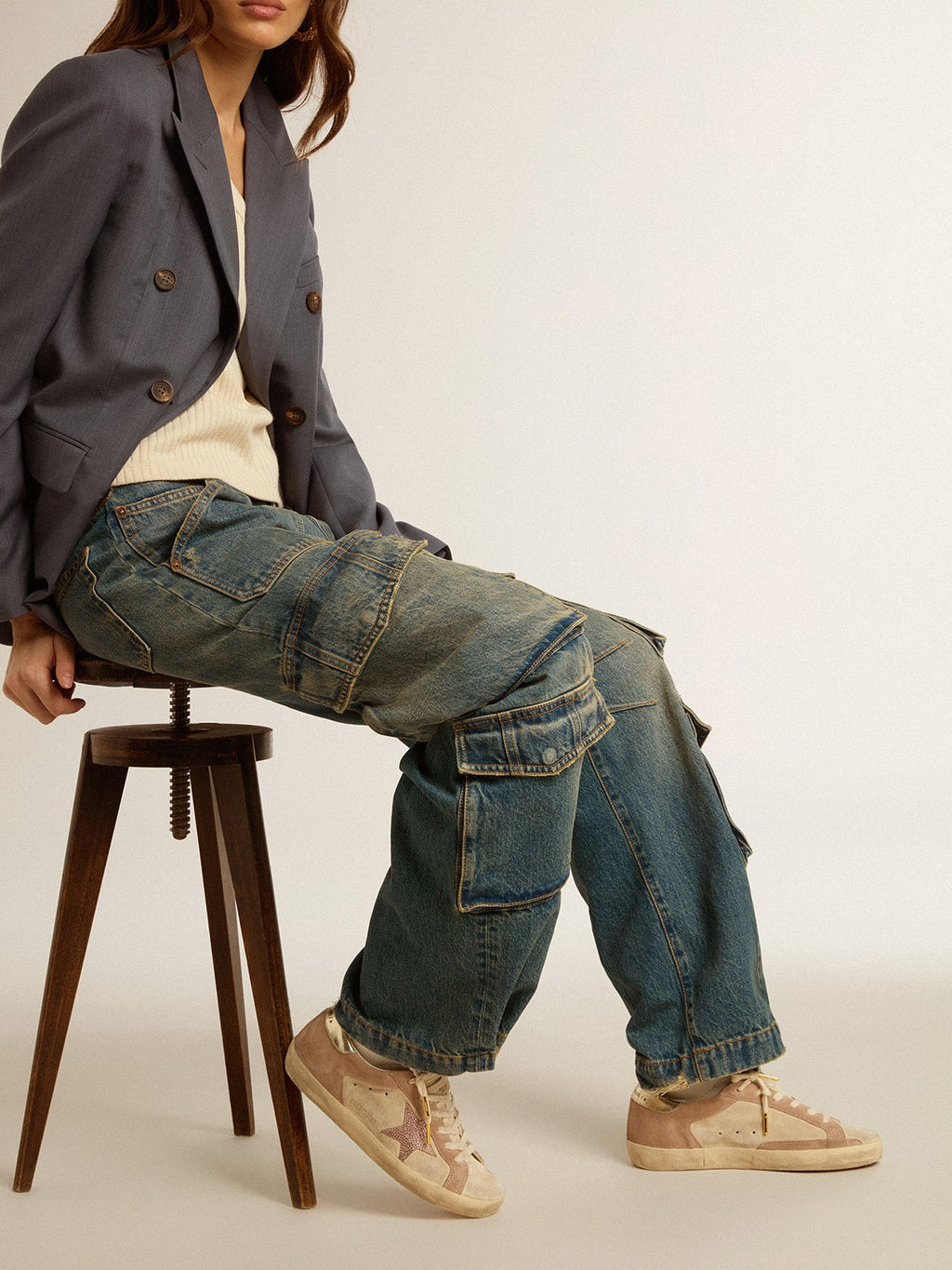 Woman's Super-Star in pale pink suede with suede star and platinum heel tab| Golden Goose