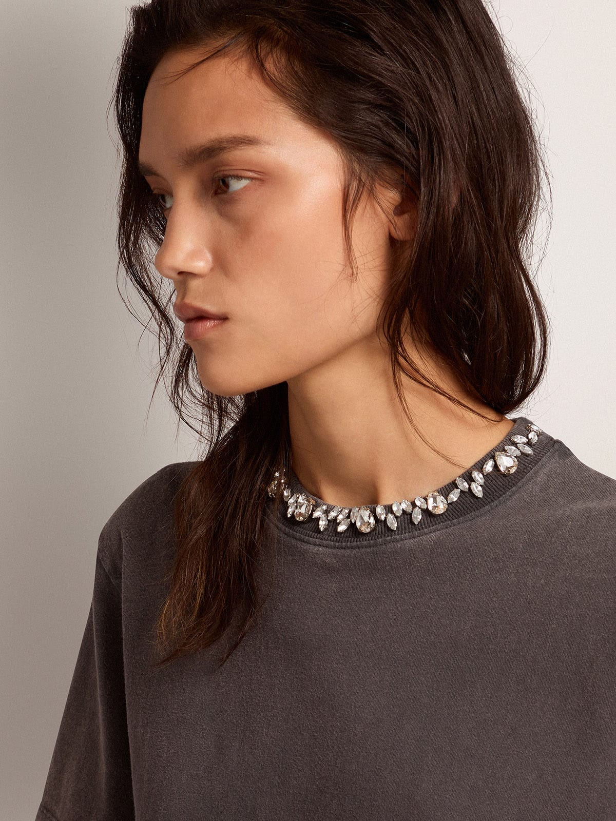 Women's anthracite gray T-shirt with crystals| Golden Goose