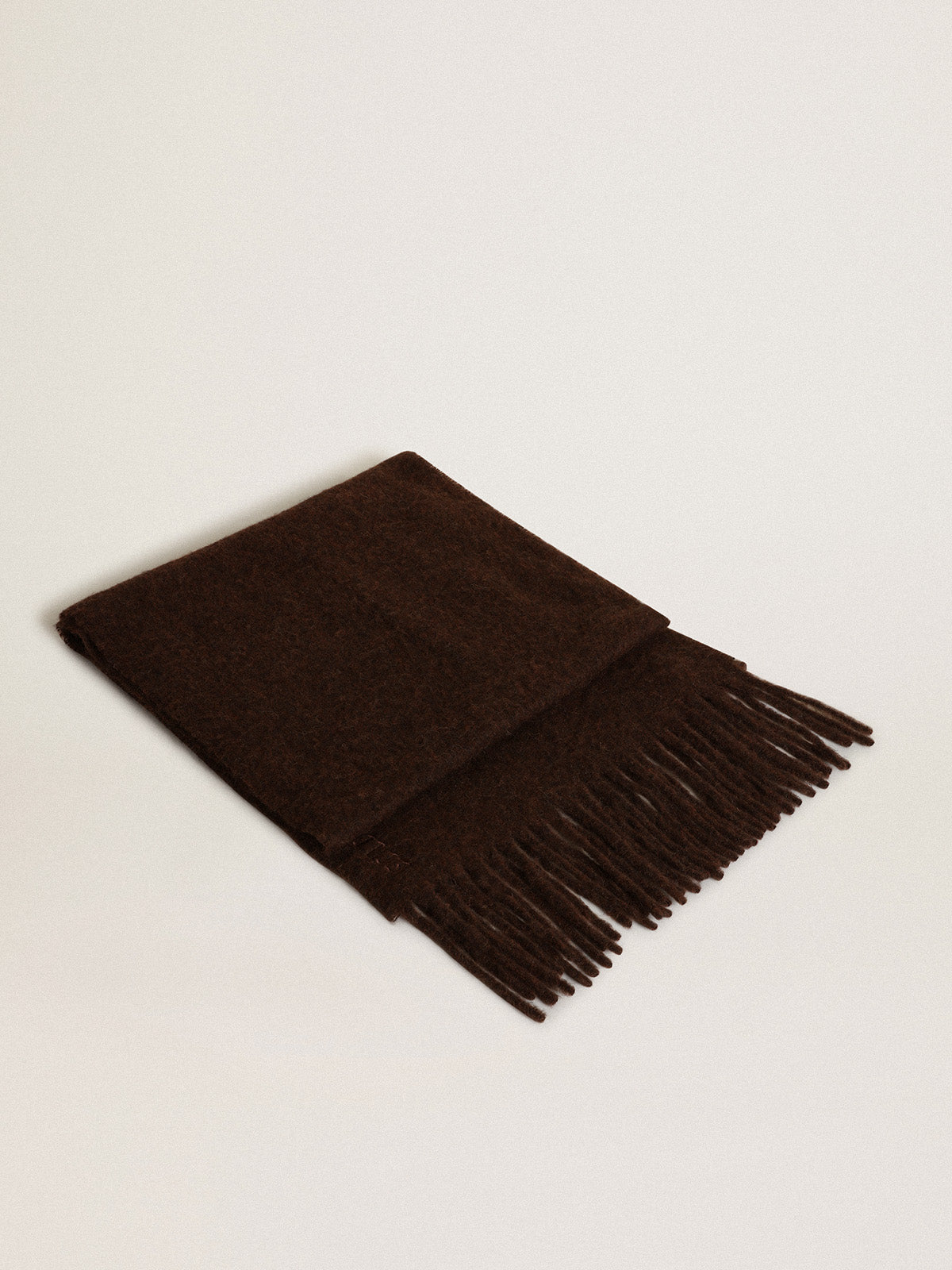 Coffee-colored wool scarf with fringe and 'Golden' lettering| Golden Goose