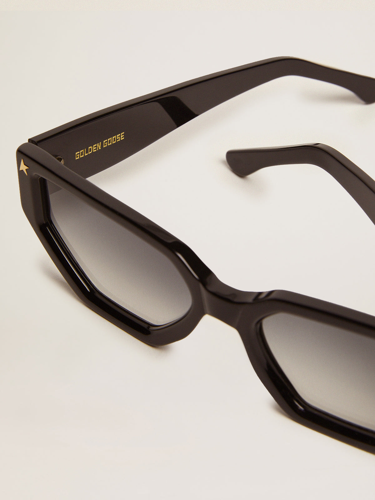 Rectangular-style Sunframe Jackie with black frame and gold details| Golden Goose