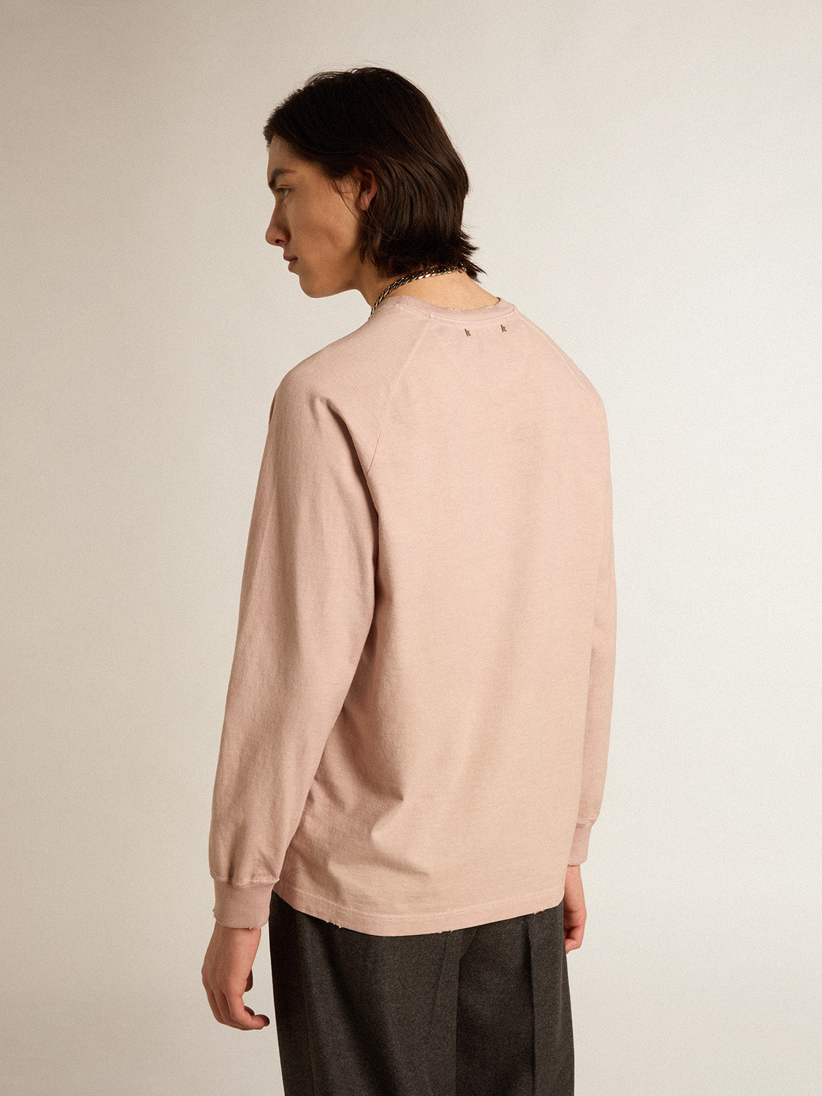 Powder-pink T-shirt with white lettering on the front| Golden Goose