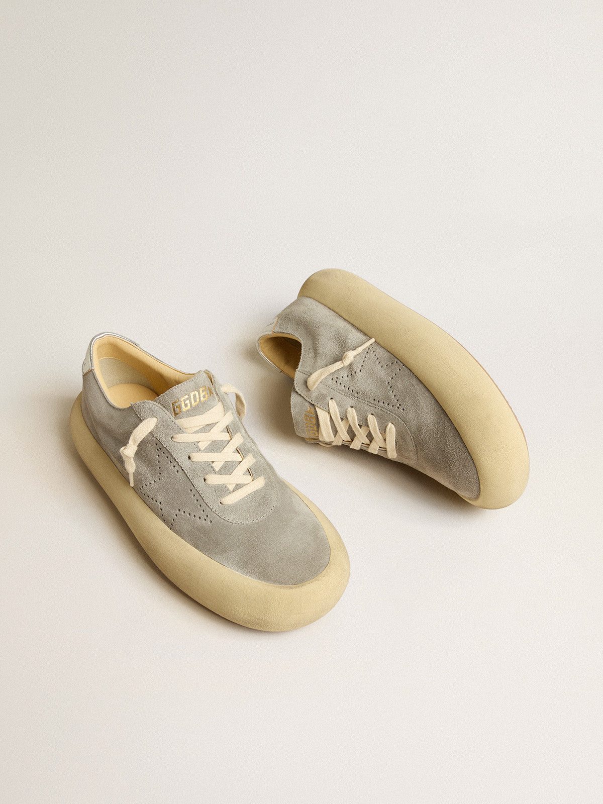 Women's Space-Star shoes in ice-gray suede with perforated star| Golden Goose