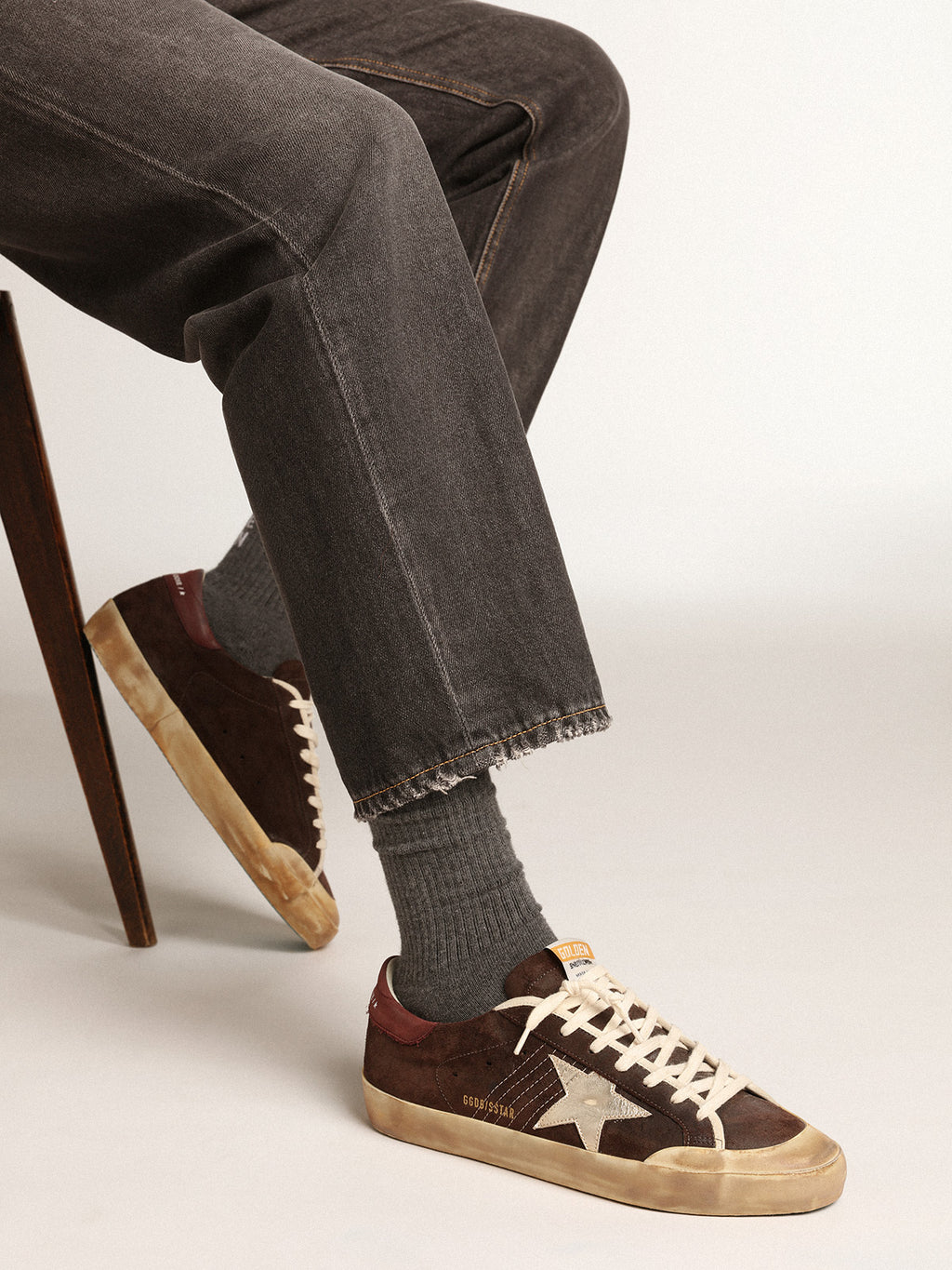 Super-Star Penstar in brown suede with a platinum star| Golden Goose