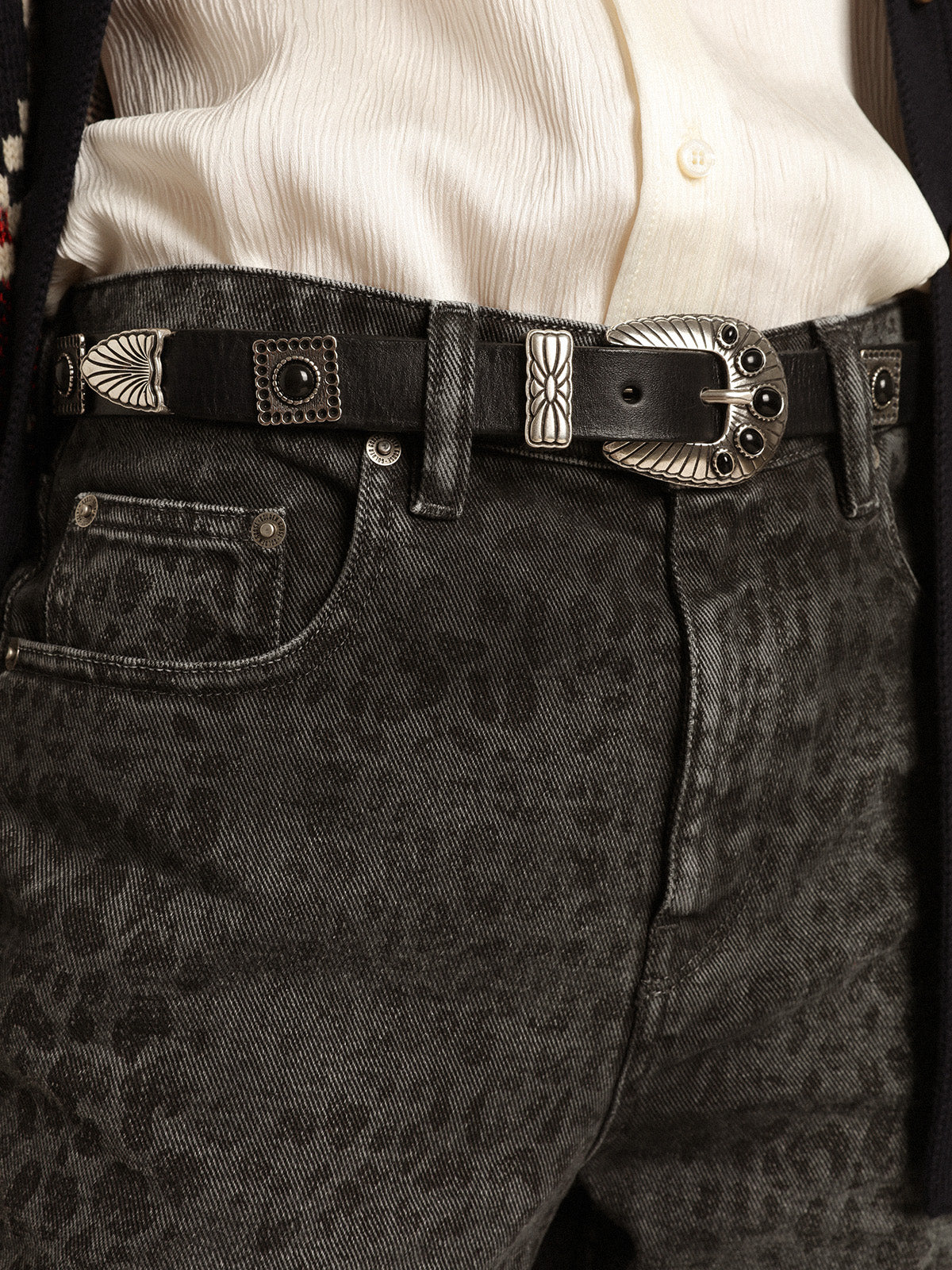 Shell belt in black leather with silver colored studs| Golden Goose