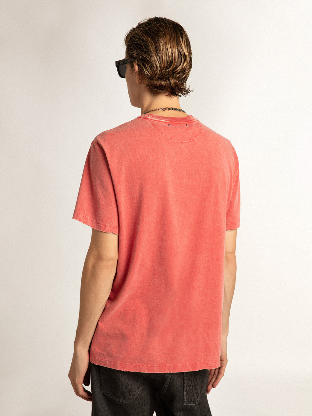 Red T-shirt with ecru printed lettering| Golden Goose