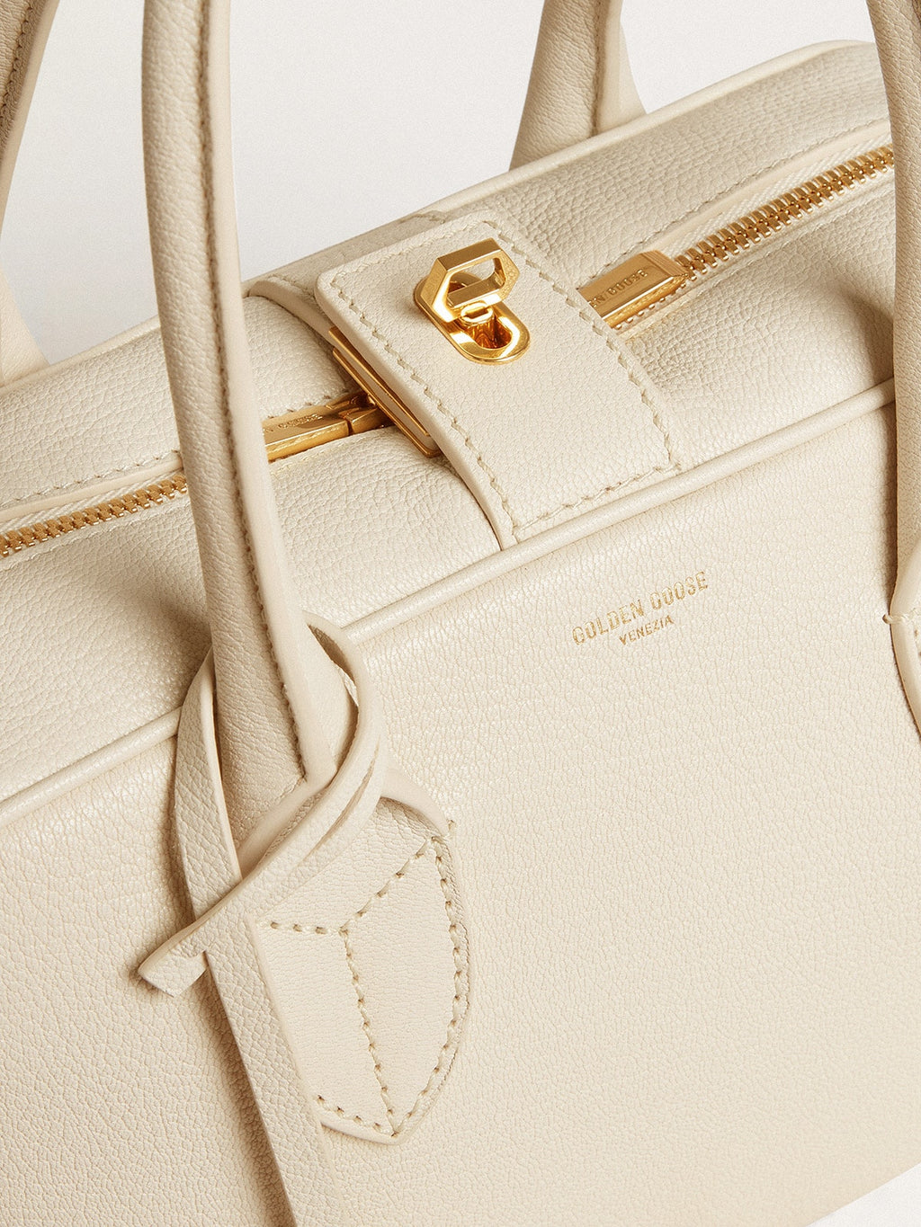 Vita Bag in butter-colored sheepskin leather with gold details| Golden Goose