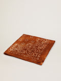 Terracotta-colored Golden Collection scarf with paisley pattern| Golden Goose