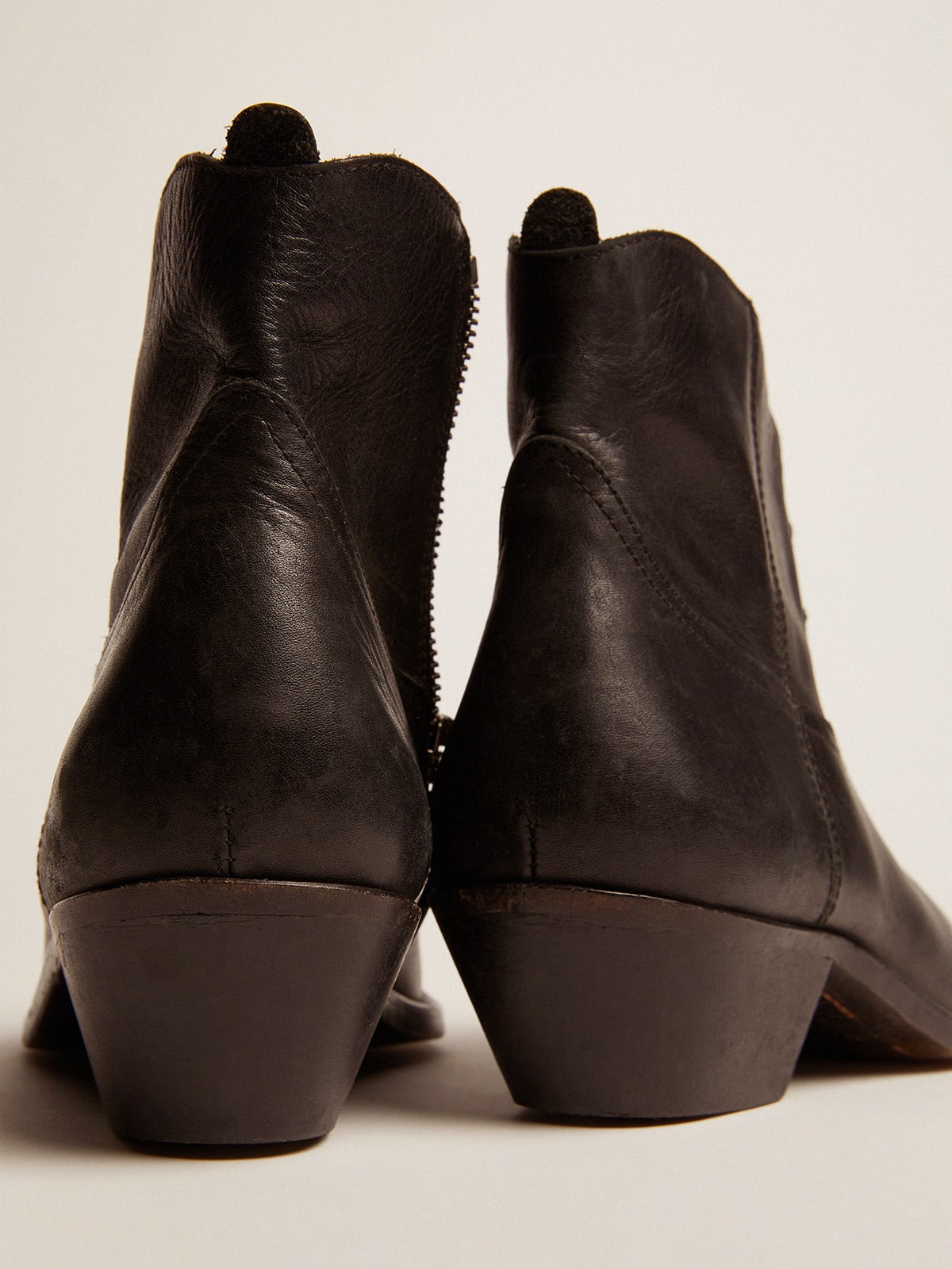 Young ankle boots in black leather with sand-colored embroidery| Golden Goose
