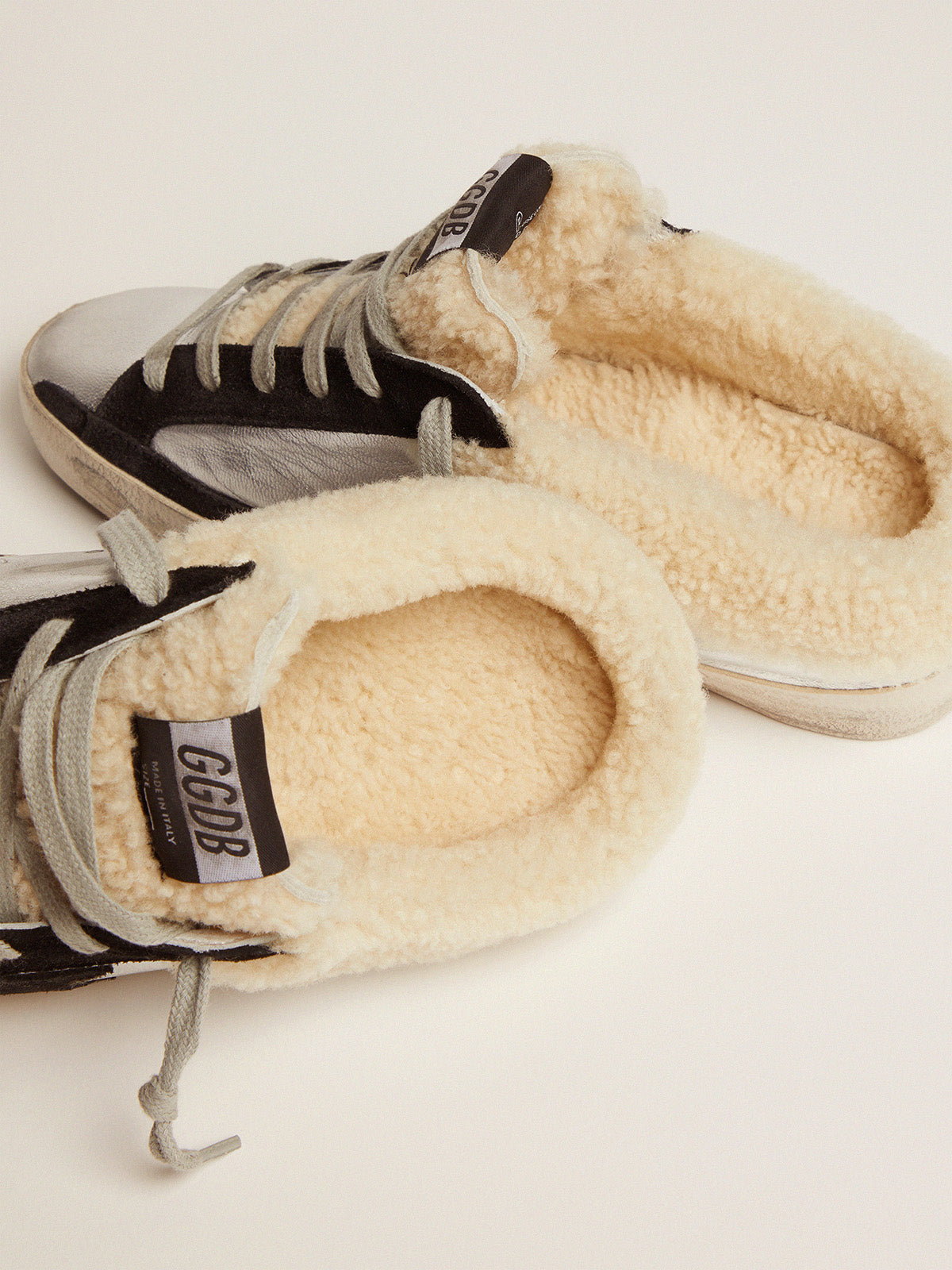 Women's Super-Star Sabot in silver laminated leather with black star| Golden Goose