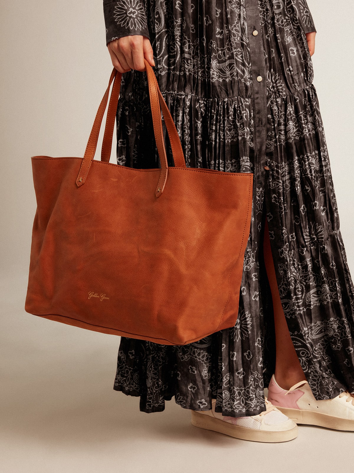 Pasadena Bag in tan-colored glossy hammered leather with gold logo on the front| Golden Goose