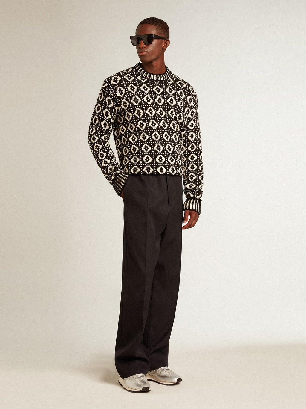 Round-neck sweater with geometric pattern in vintage white and black| Golden Goose