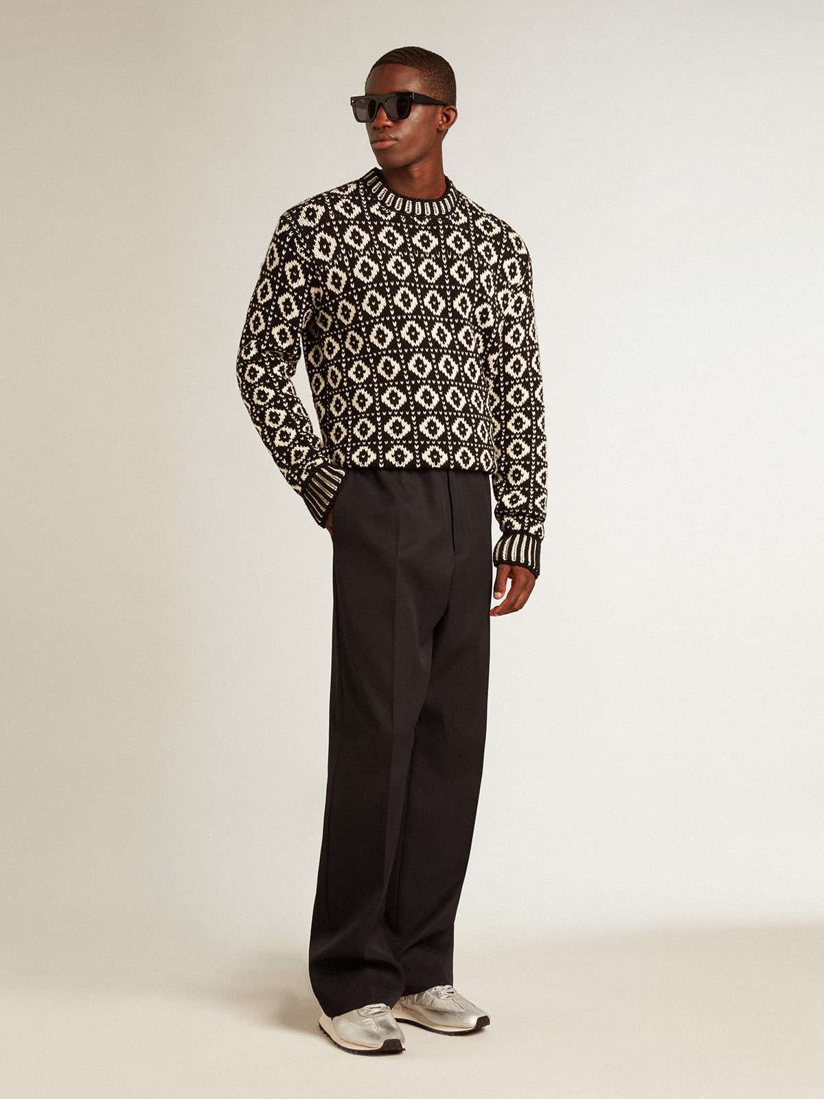 Round-neck sweater with geometric pattern in vintage white and black| Golden Goose