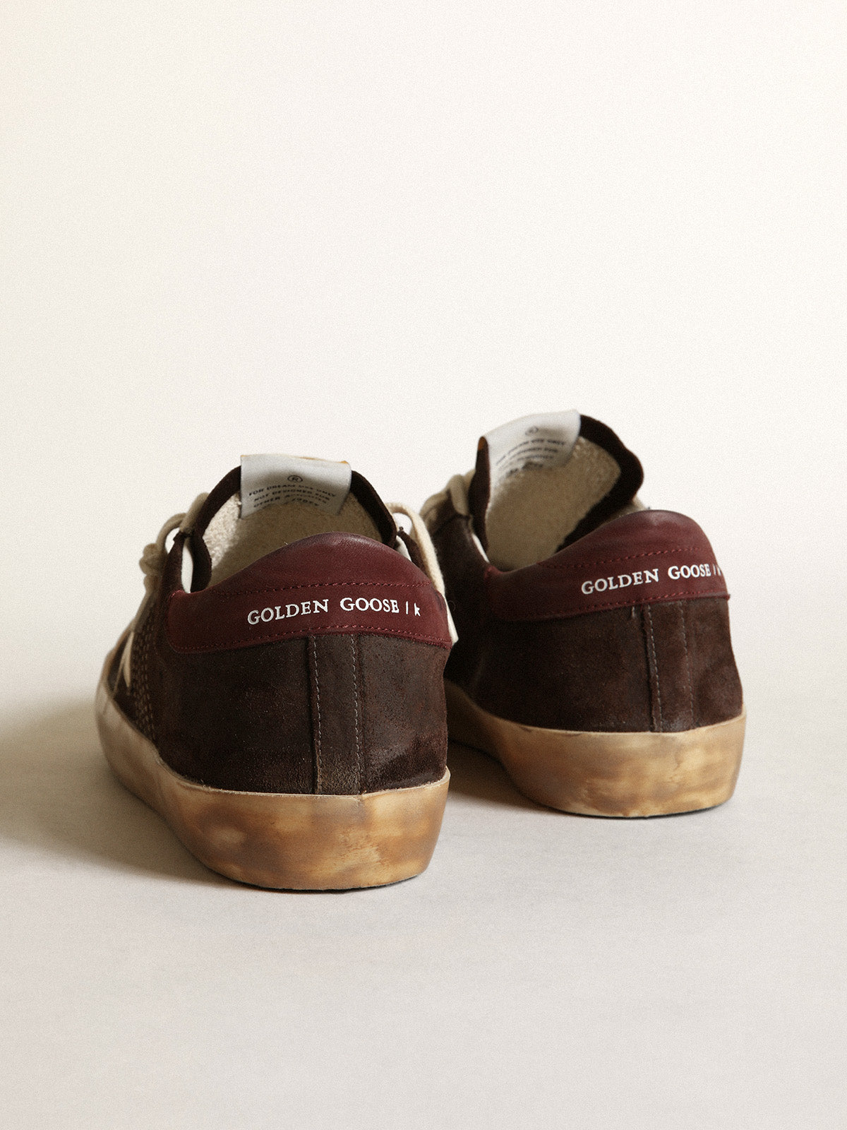 Super-Star Penstar in brown suede with a platinum star| Golden Goose