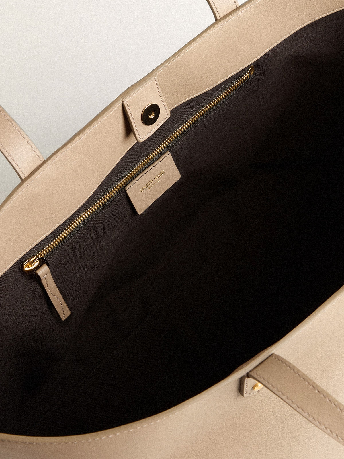 Dove-gray Pasadena Bag in smooth leather with gold logo| Golden Goose