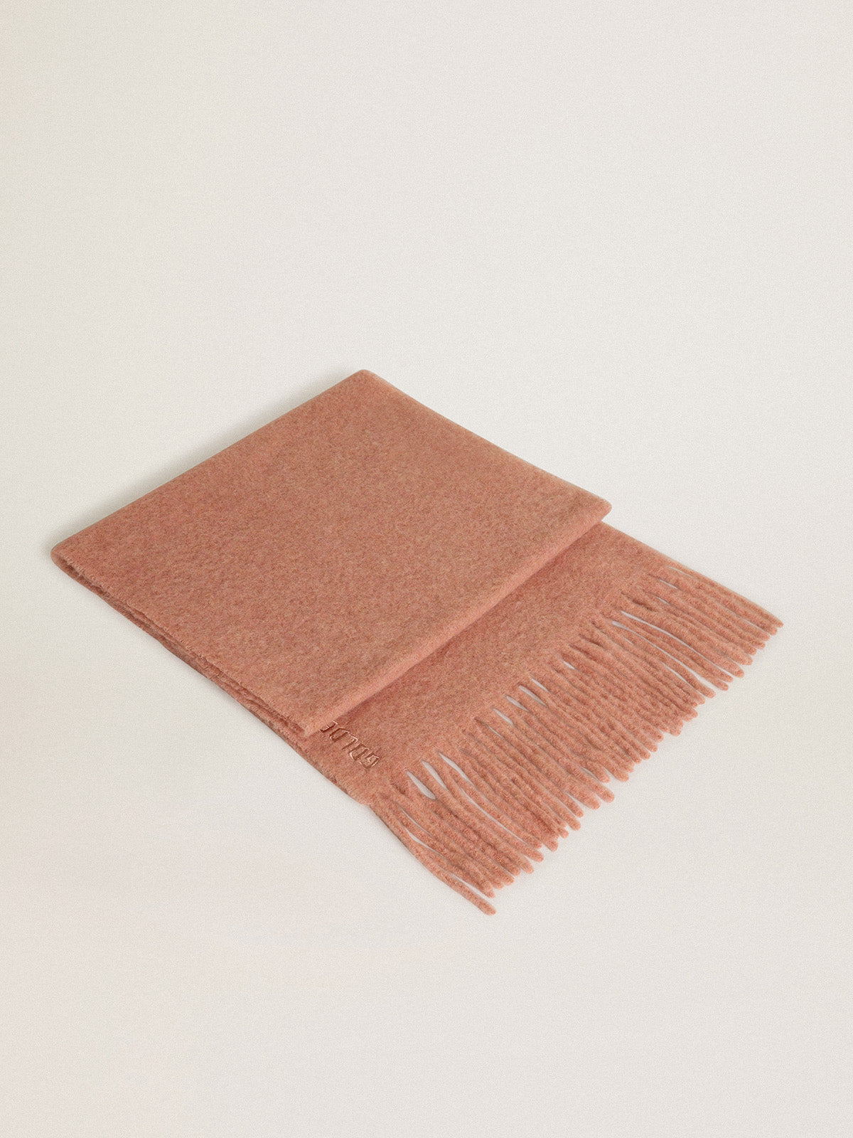 Powder pink wool scarf with fringe and 'Golden' lettering| Golden Goose