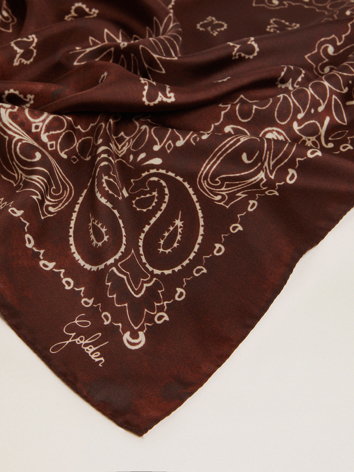 Black-coffee-colored Golden Collection scarf with paisley pattern| Golden Goose
