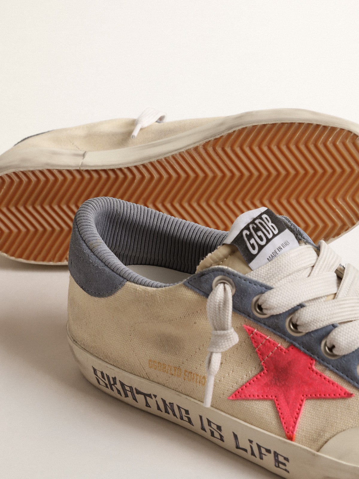 Super-Star Penstar LTD in canvas with lobster-colored suede star| Golden Goose