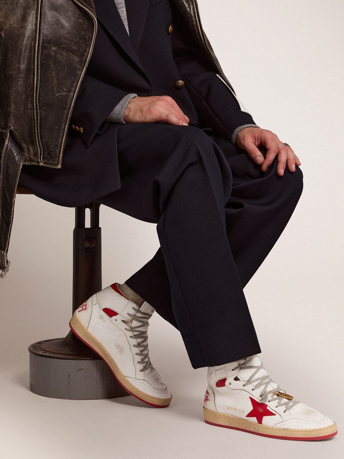 Men's Sky-Star with signature on the ankle and red inserts| Golden Goose