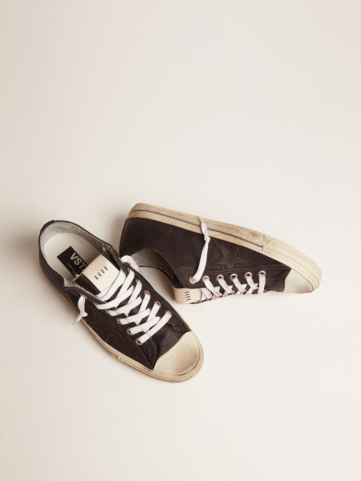 Men's V-Star black leather with leather star| Golden Goose
