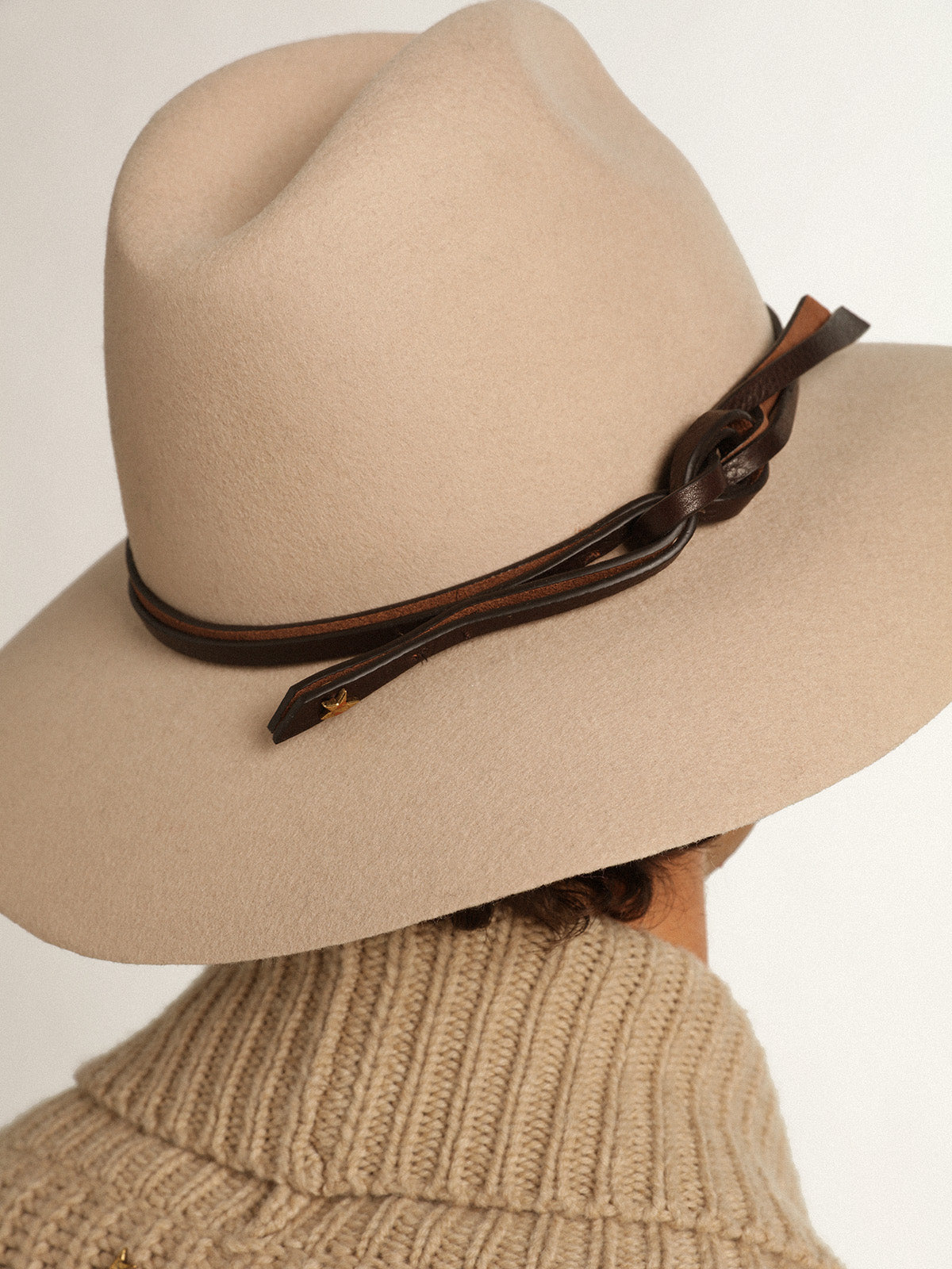 Journey Collection dove-gray Fedora hat with leather strap| Golden Goose