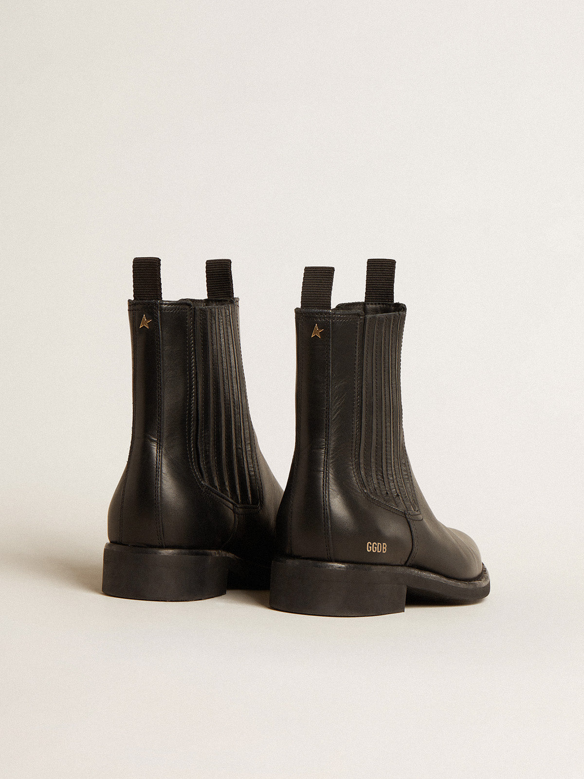 Men's Chelsea boots in black leather| Golden Goose