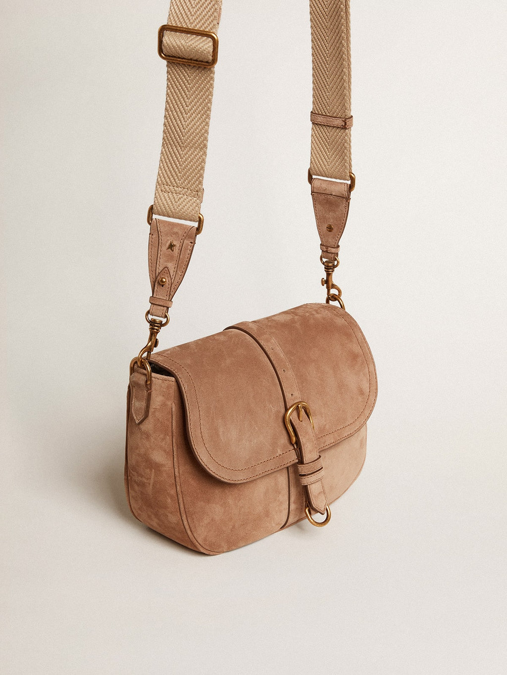 Medium Sally Bag in ash-colored suede with contrasting buckle and shoulder strap| Golden Goose