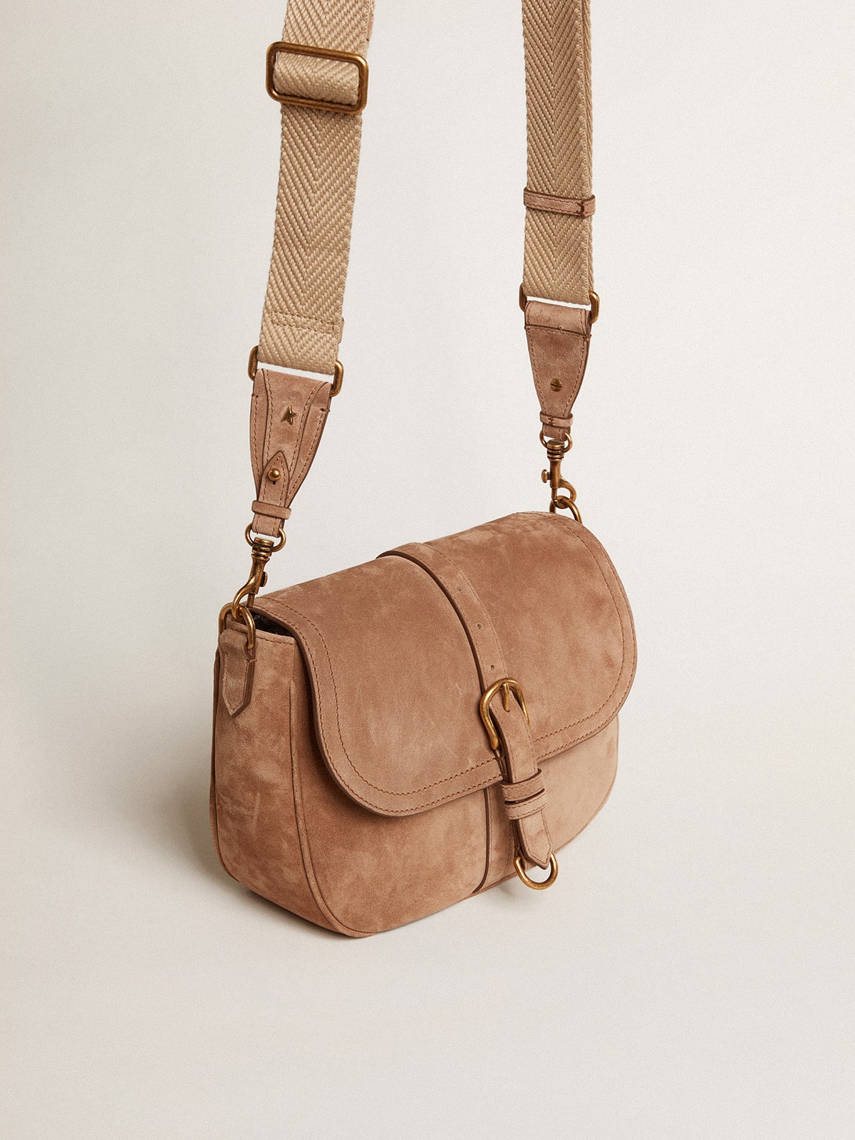 Medium Sally Bag in ash-colored suede with contrasting buckle and shoulder strap| Golden Goose