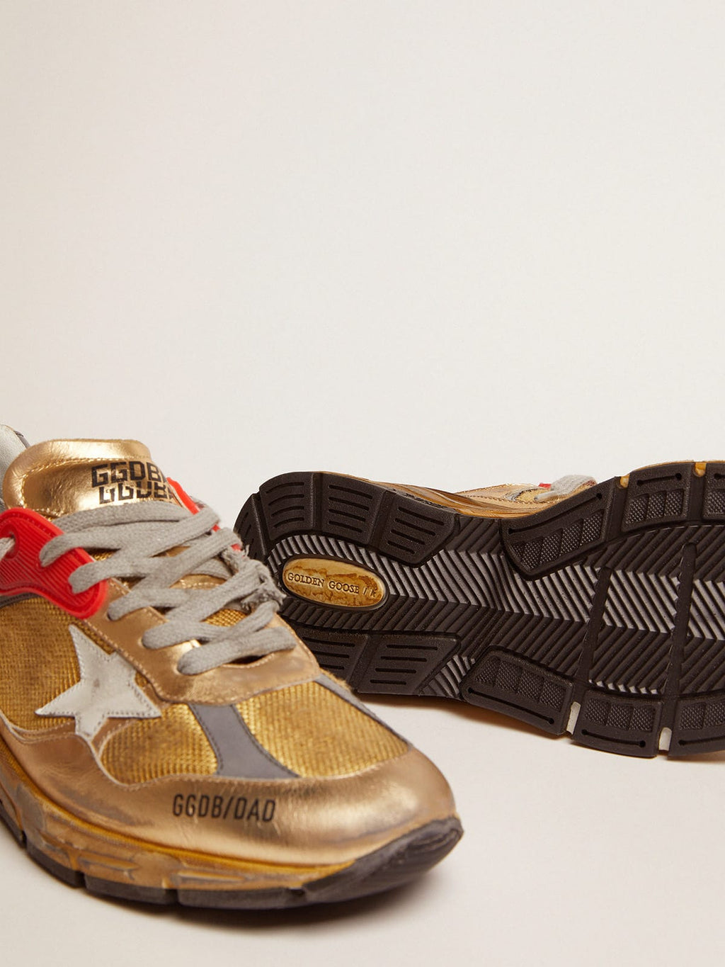 Men's Dad-Star gold with distressed finish| Golden Goose