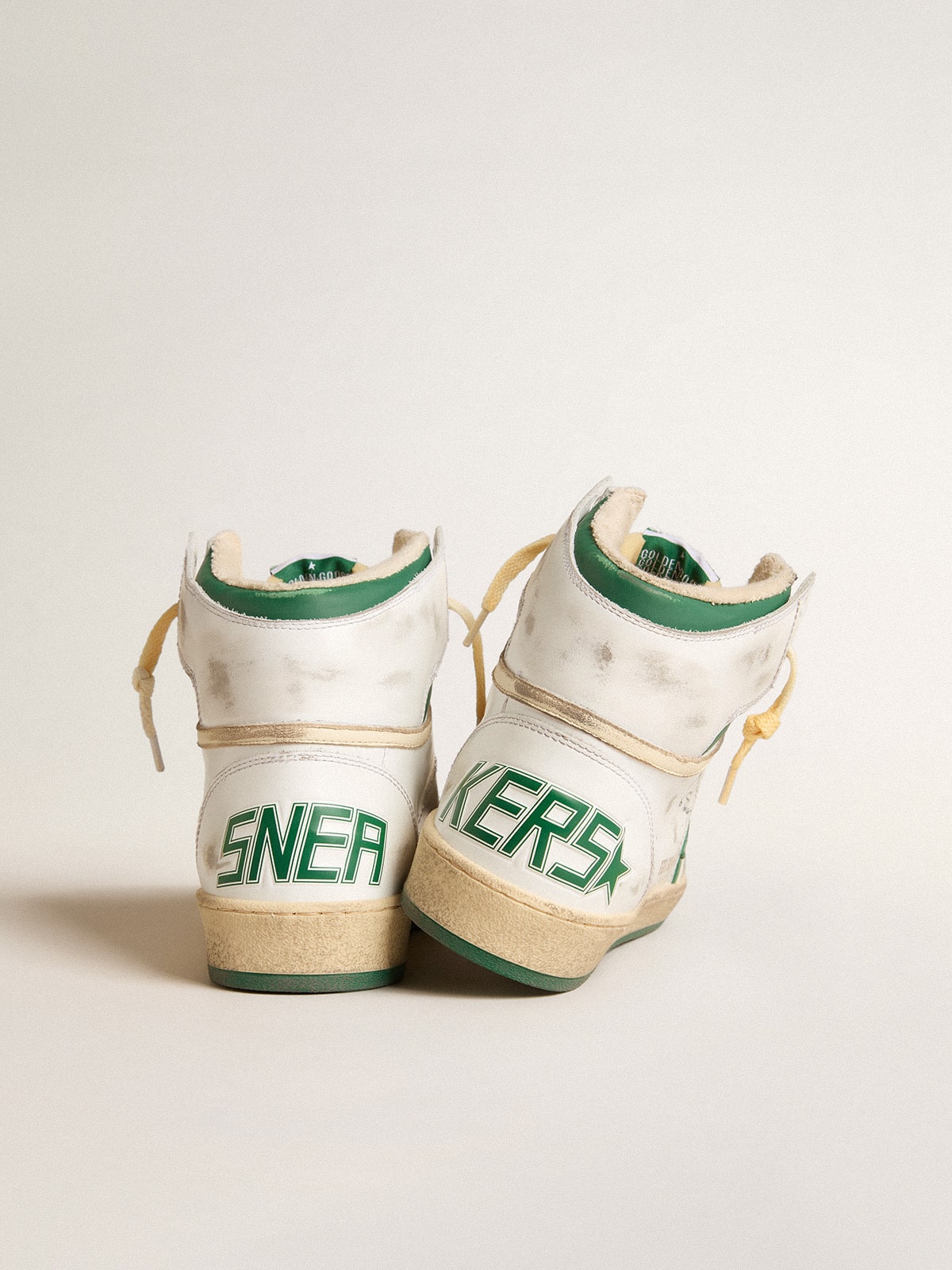 Sky-Star in white leather with green leather star| Golden Goose
