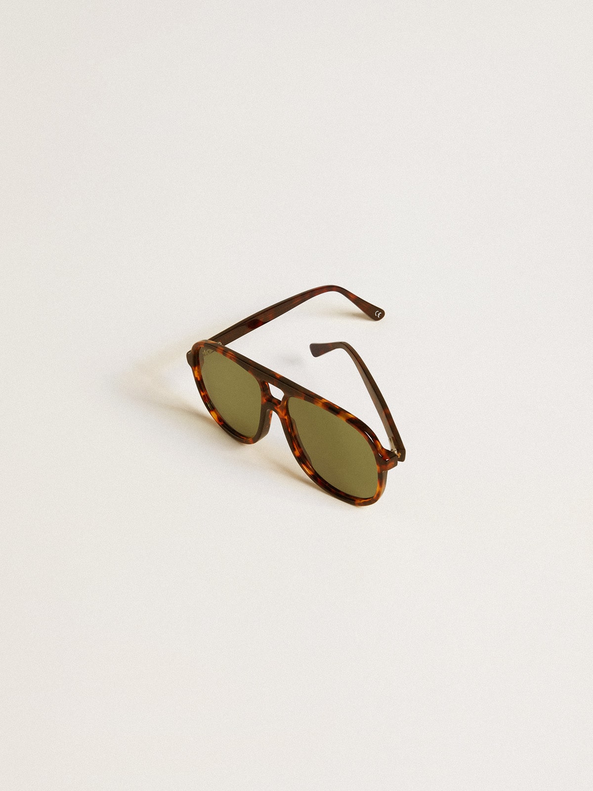 Aviator style sunglasses with tortoiseshell frame and green lenses| Golden Goose