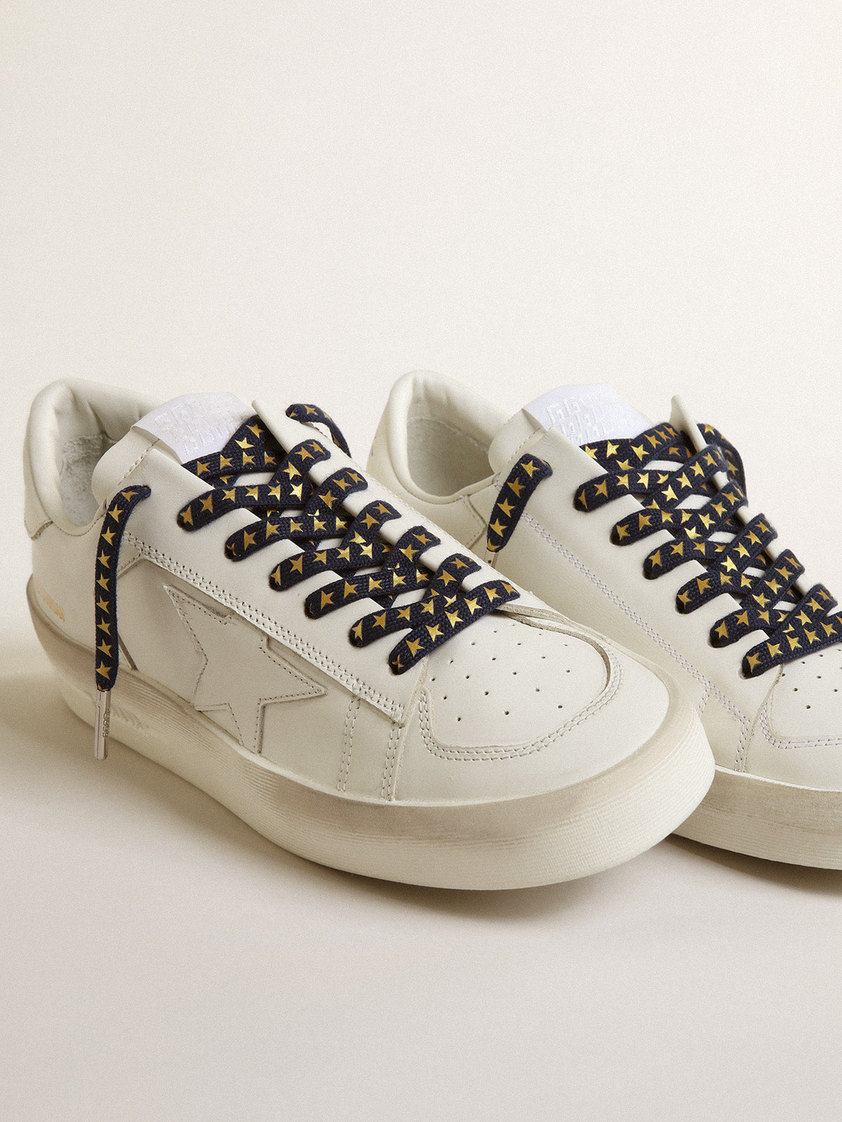 Navy-blue laces with contrasting gold stars| Golden Goose