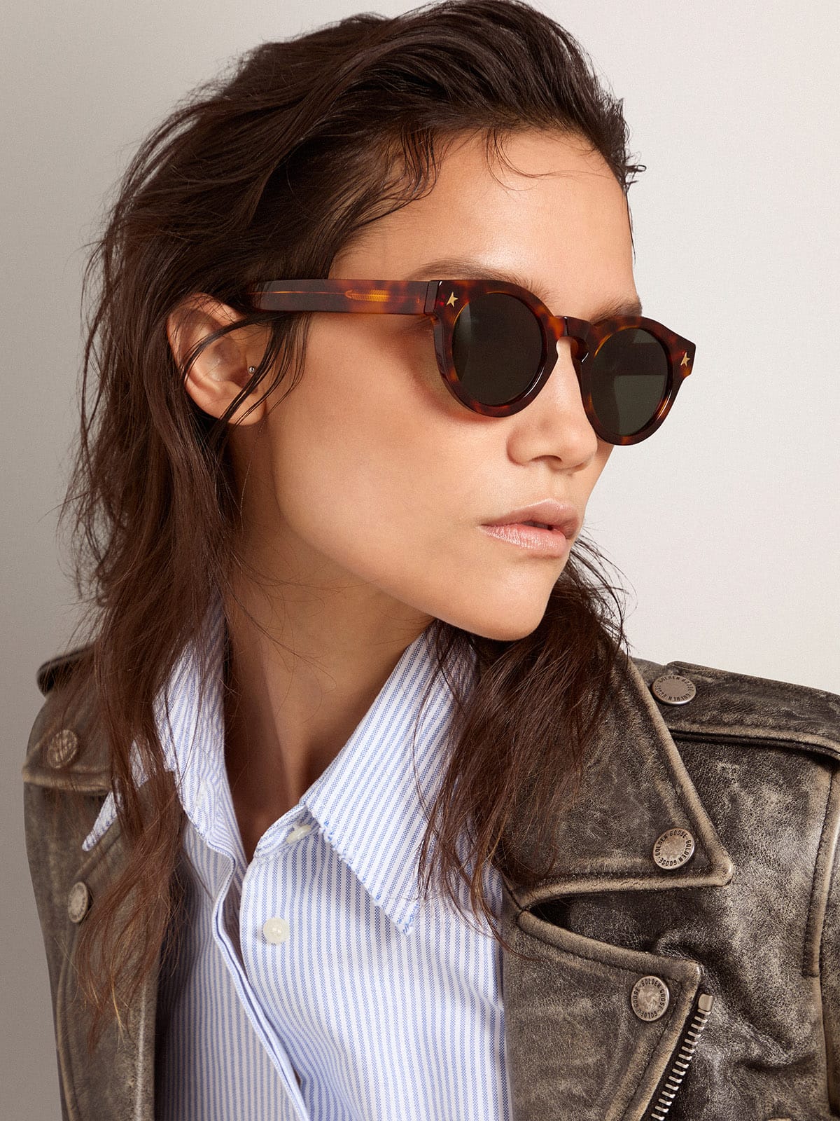 Sunglasses Panthos model with havana frame and gold details| Golden Goose