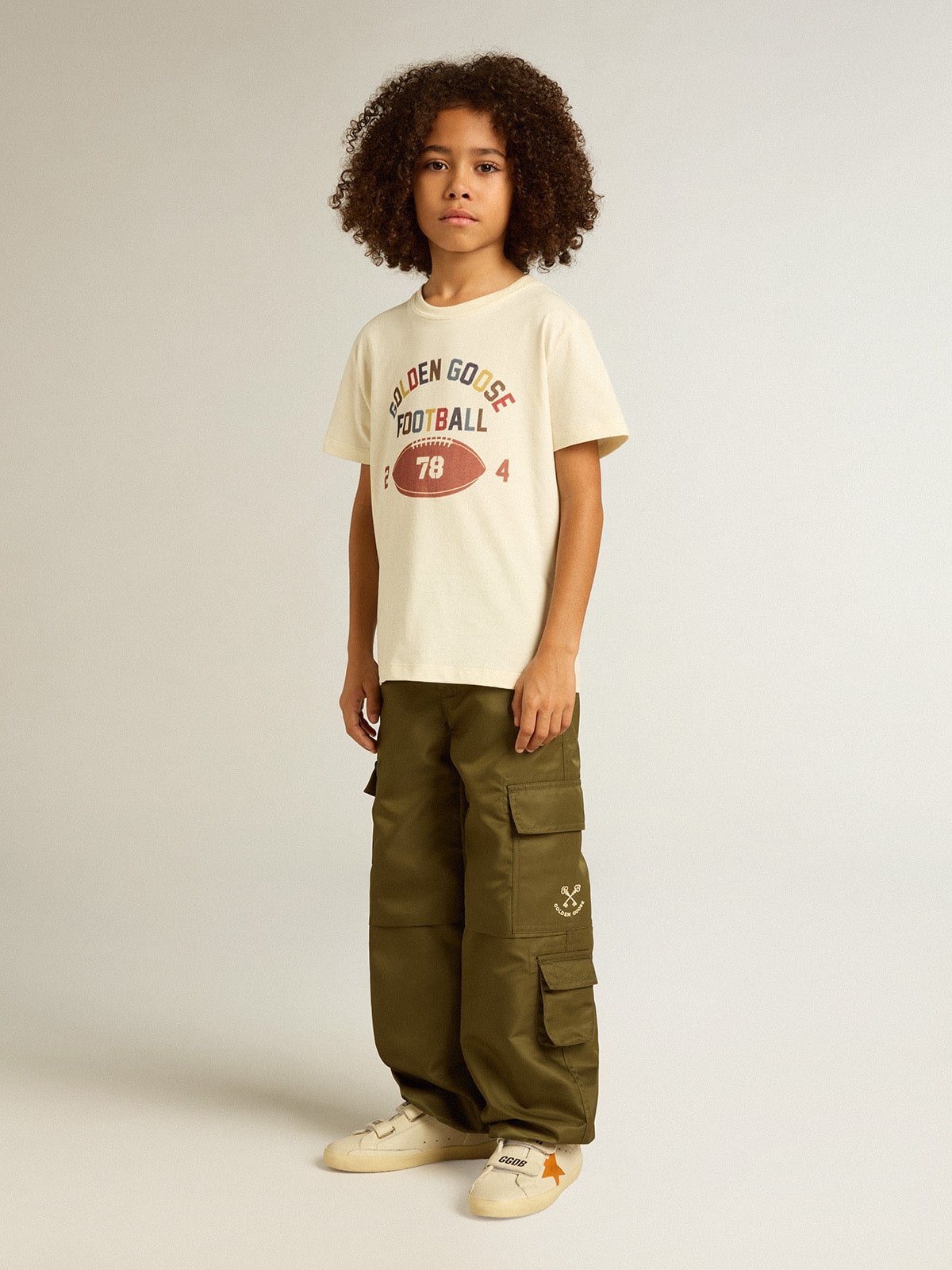 Boys' T-shirt in worn white with multicolor lettering| Golden Goose