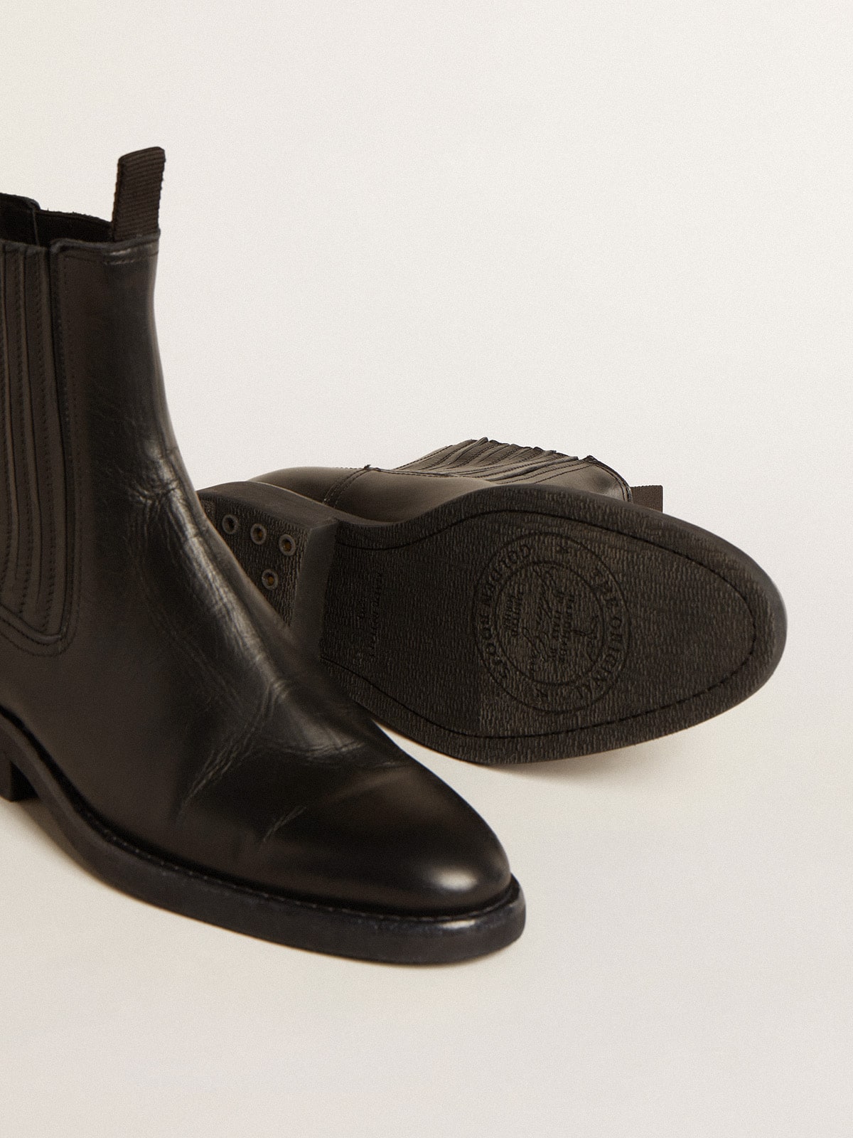 Women's Chelsea boots in black leather| Golden Goose