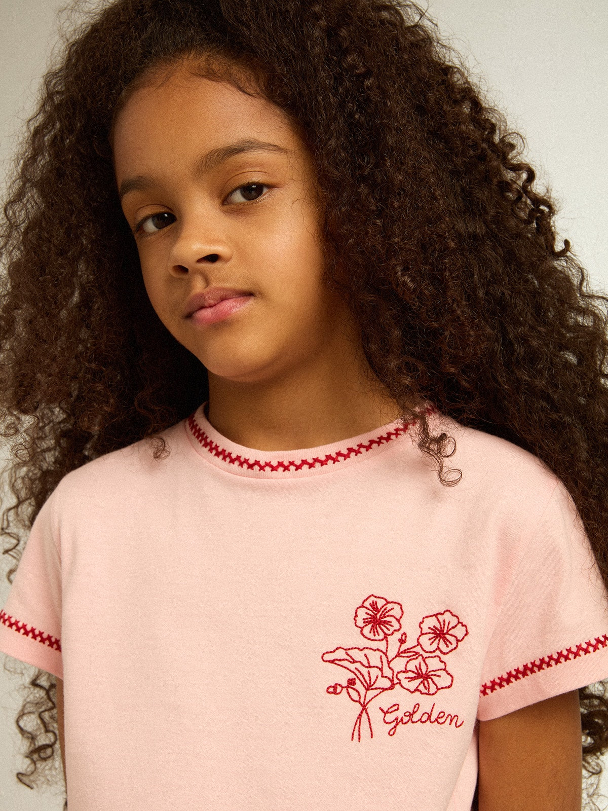 Pink T-shirt with red trim and embroidered flower on the heart| Golden Goose