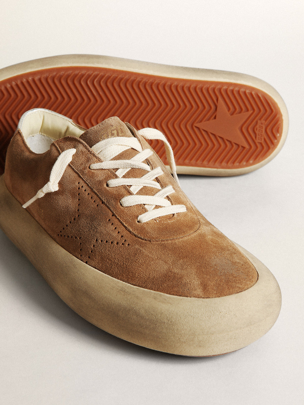 Men's Space-Star in tobacco-colored suede| Golden Goose