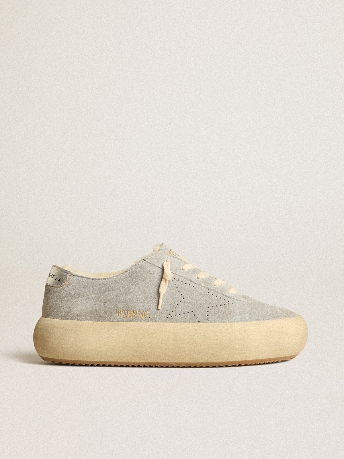 Women's Space-Star shoes in ice-gray suede with shearling lining| Golden Goose