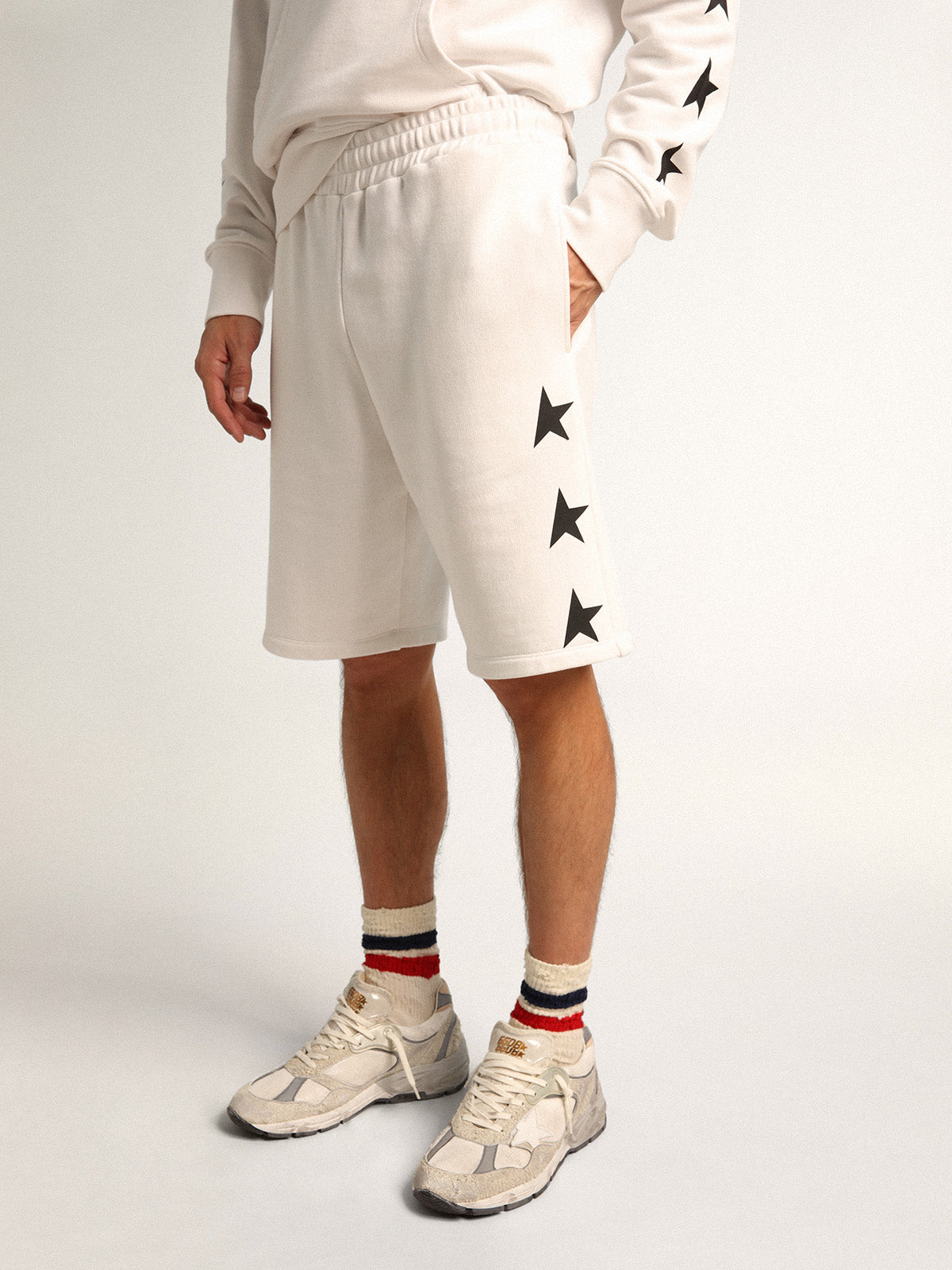 Men's vintage white bermuda shorts with contrasting black stars| Golden Goose