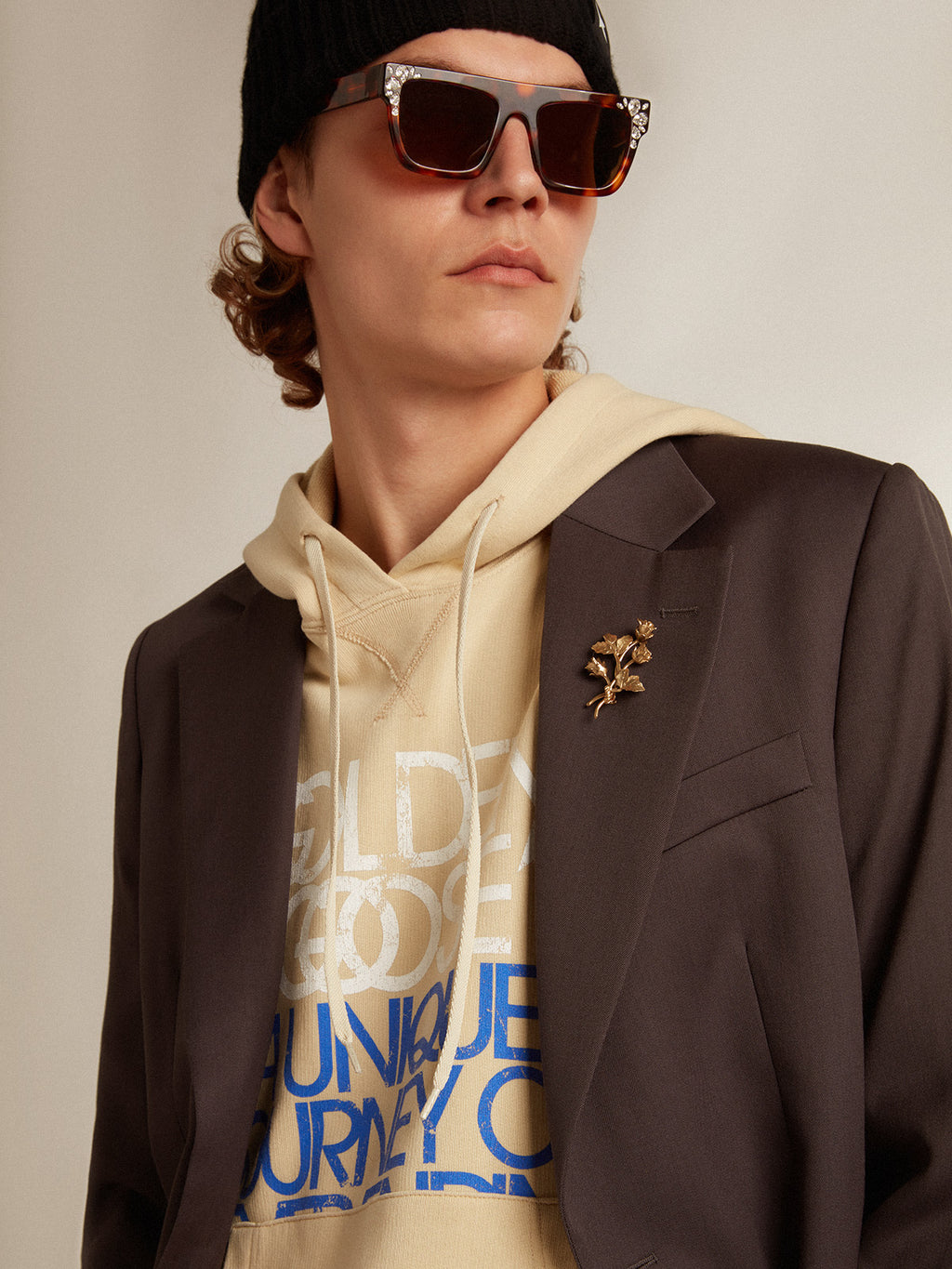 Marzipan-colored sweatshirt with lettering on the front| Golden Goose