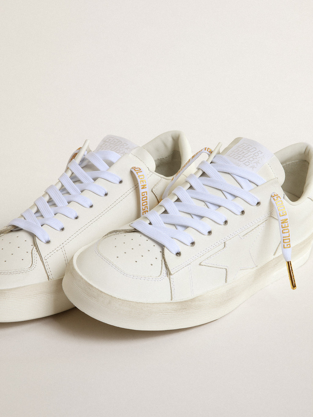 White cotton laces with contrasting gold-colored logo| Golden Goose