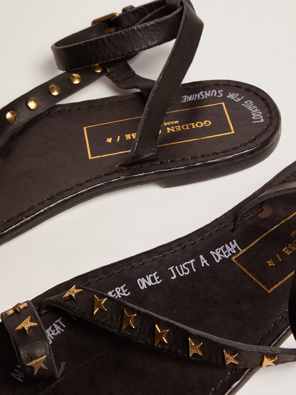 Women's black leather thong sandals Janis| Golden Goose