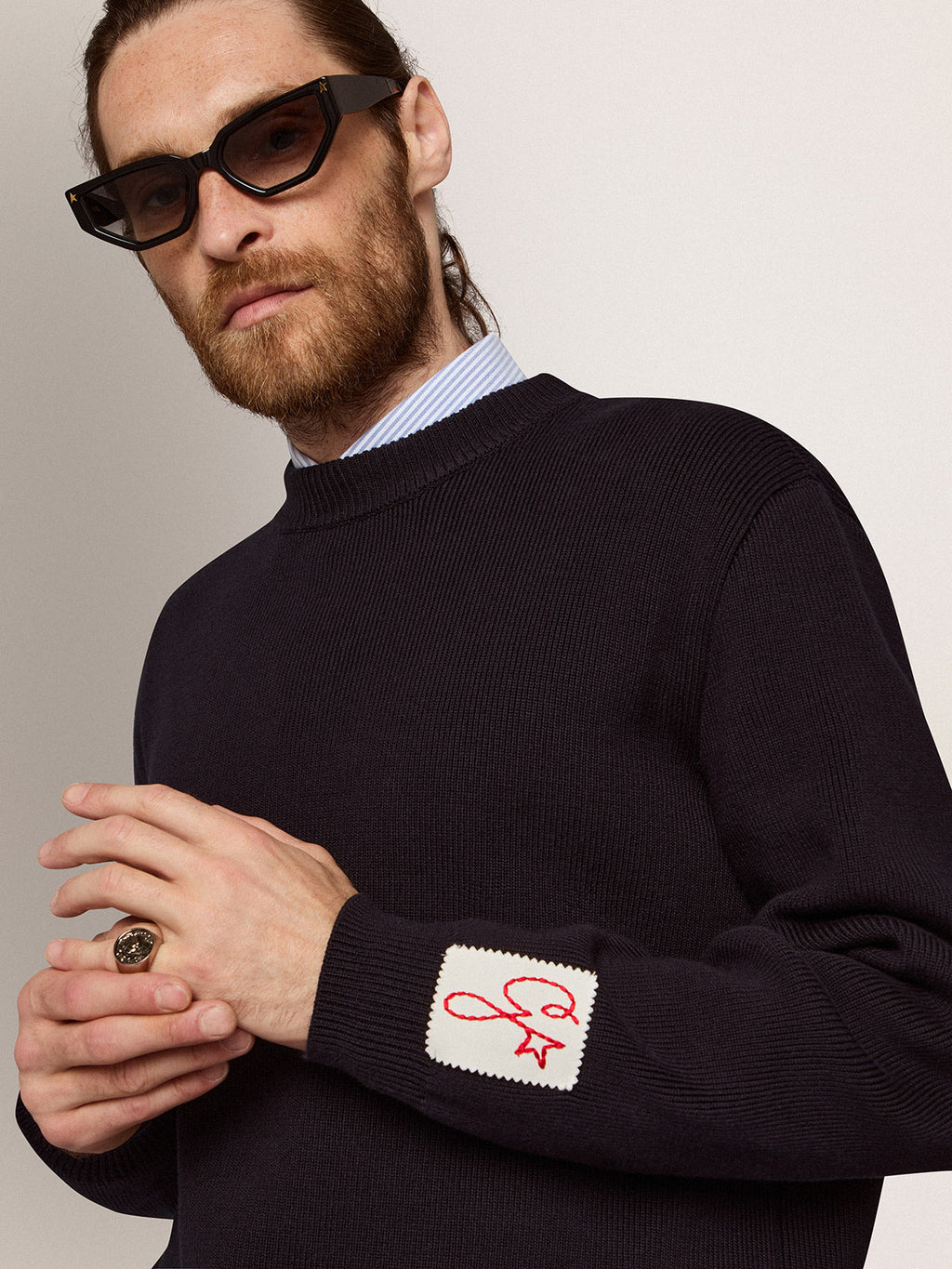 Rectangular-style Sunframe Jackie with black frame and gold details| Golden Goose