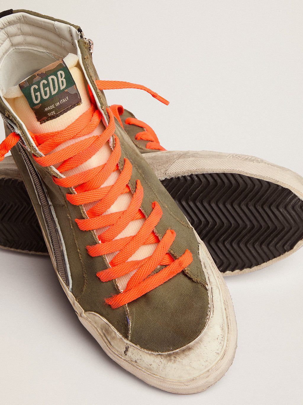 Slide Penstar in army green canvas with an ice-colored star| Golden Goose