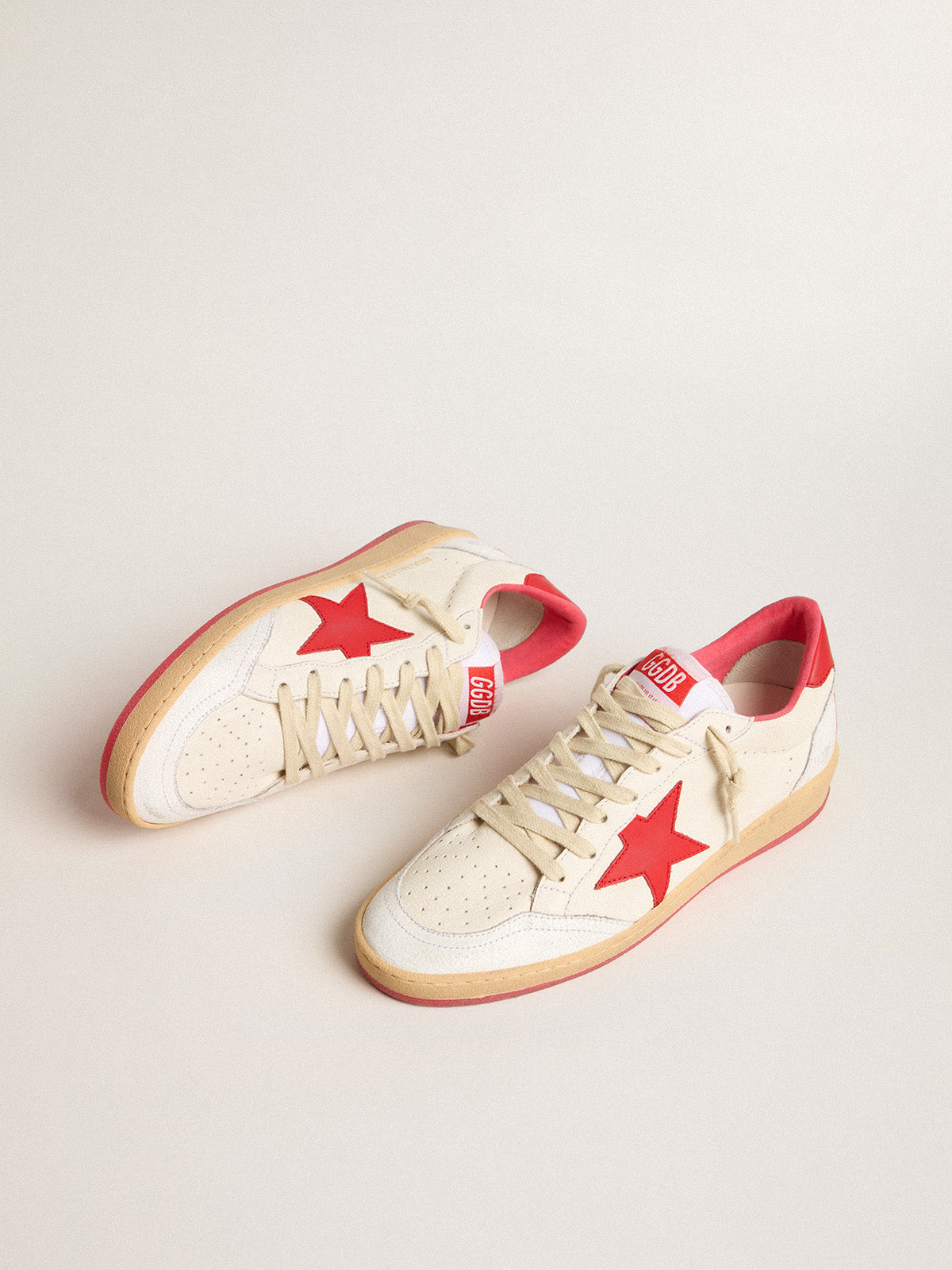 Women's Ball Star  Wishes in white leather with a red star and heel tab| Golden Goose