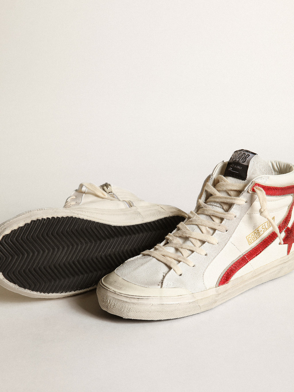 Slide with a red laminated leather star and flash| Golden Goose