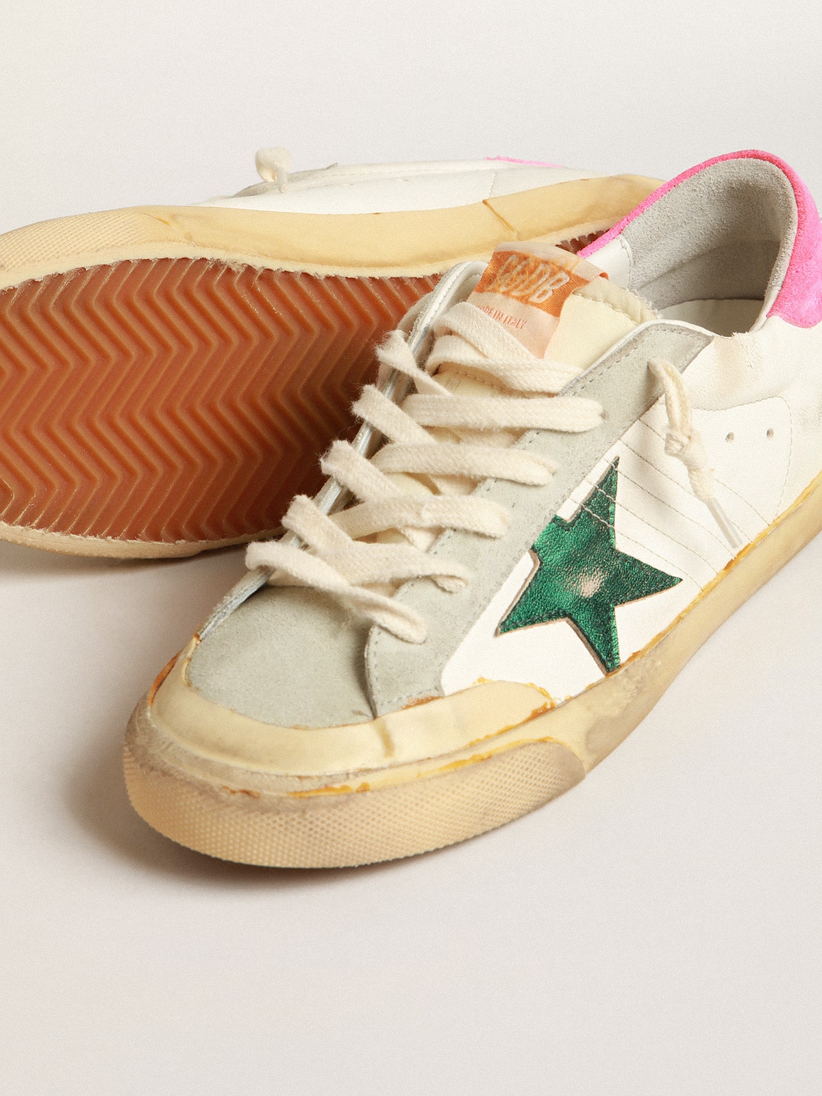 Super-Star Penstar with green star and fluorescent lobster heel tab| Golden Goose