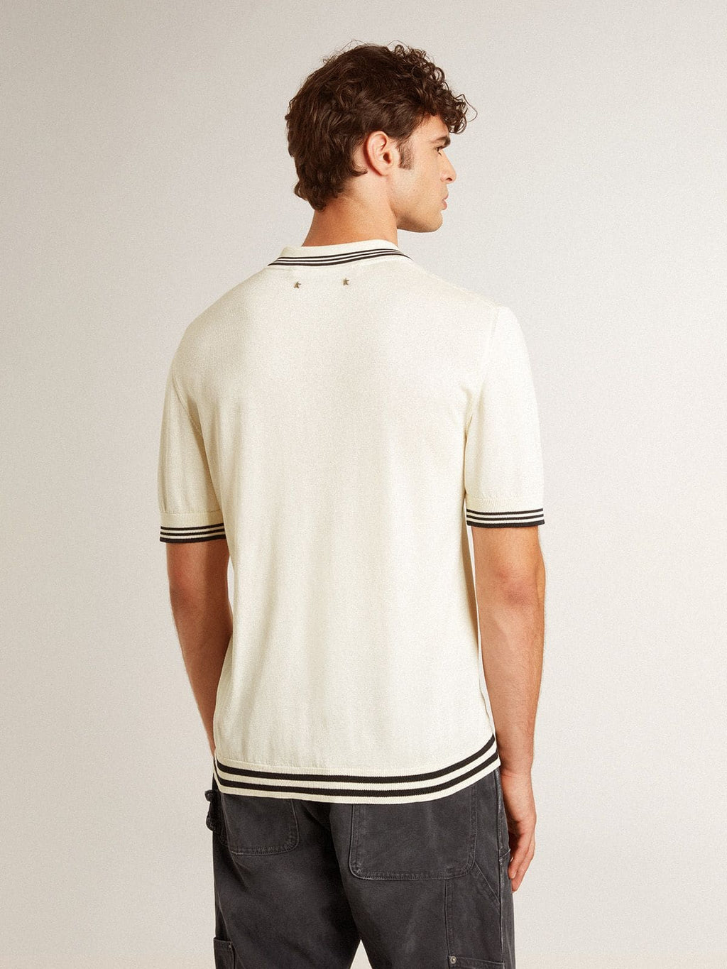 Men's worn-white knitted polo shirt with blue ribbing| Golden Goose